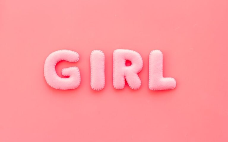 15 Words That Rhyme with Girl for Inspiration