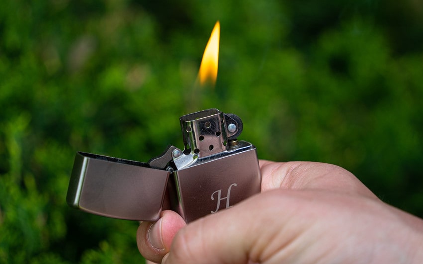 how hot is fire from a lighter