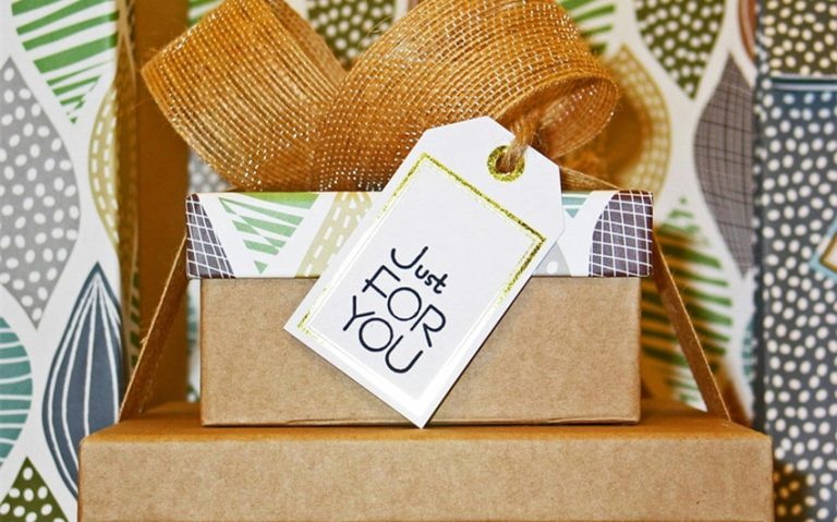 Smart Holiday Gifting for Your Small Business: A Guide for Entrepreneurial Moms