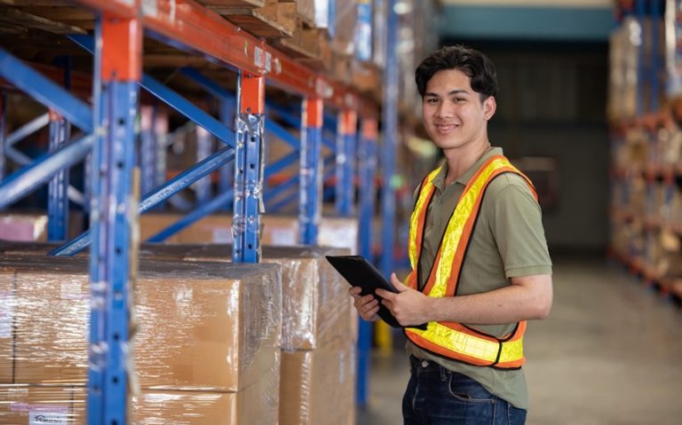 A Guide to Workers’ Comp & Injury Prevention for Warehouse Workers for Thanksgiving & Peak Season