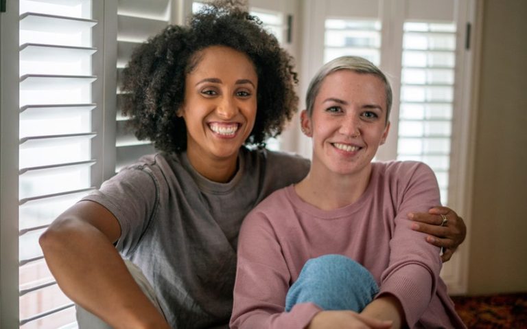 How to Build Trust in Online Relationships with Lesbian Sugar Mommies